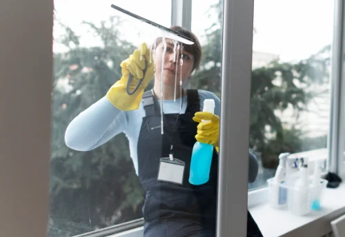 Nettoyage de vitres intérieures et extérieures aux Hôpitaux-Vieux